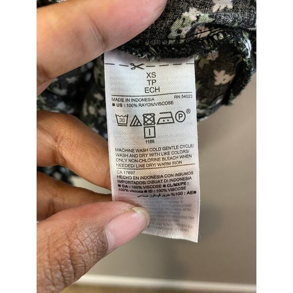 Old Navy Sleeveless Tank Floral Print Size XS - Picture 6 of 6